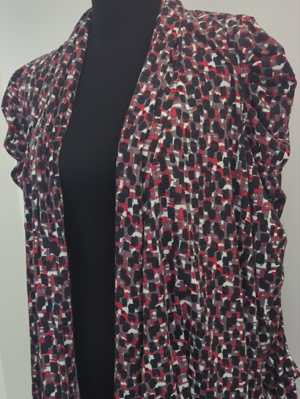 New Directions Geometric Duster Cardigan Ruched Sleeves Red Black LARGE